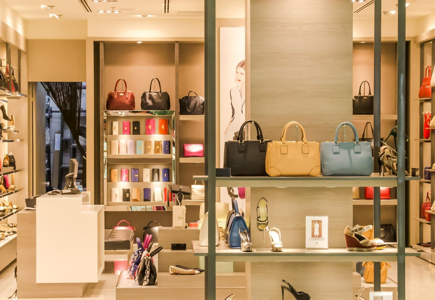 Handbags & Clutches